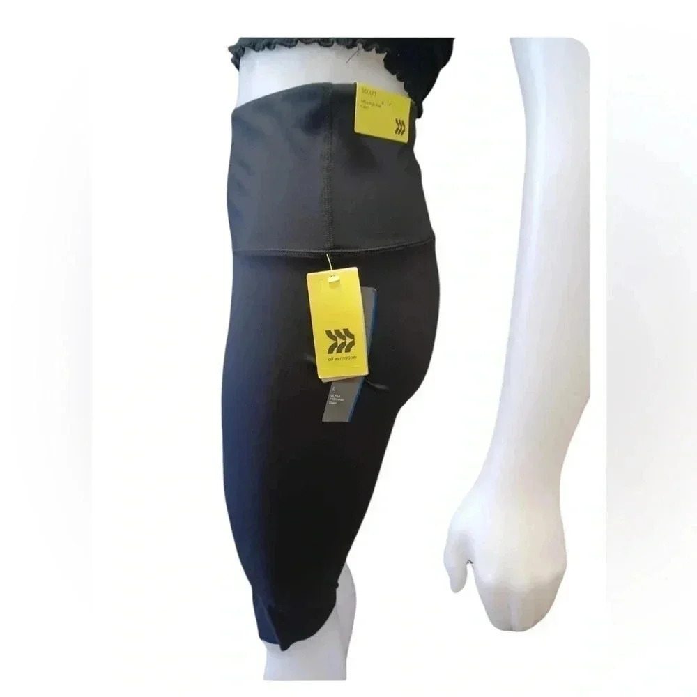 All In Montion NWT Ultra High Rise Black Capri Size Large